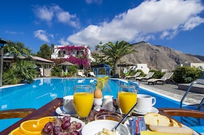 Exterior - Holiday Beach Resort (Santorini)
