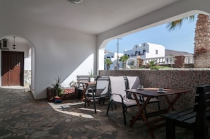 Room (for 6) | Terrace/patio - Holiday Beach Resort (Santorini)