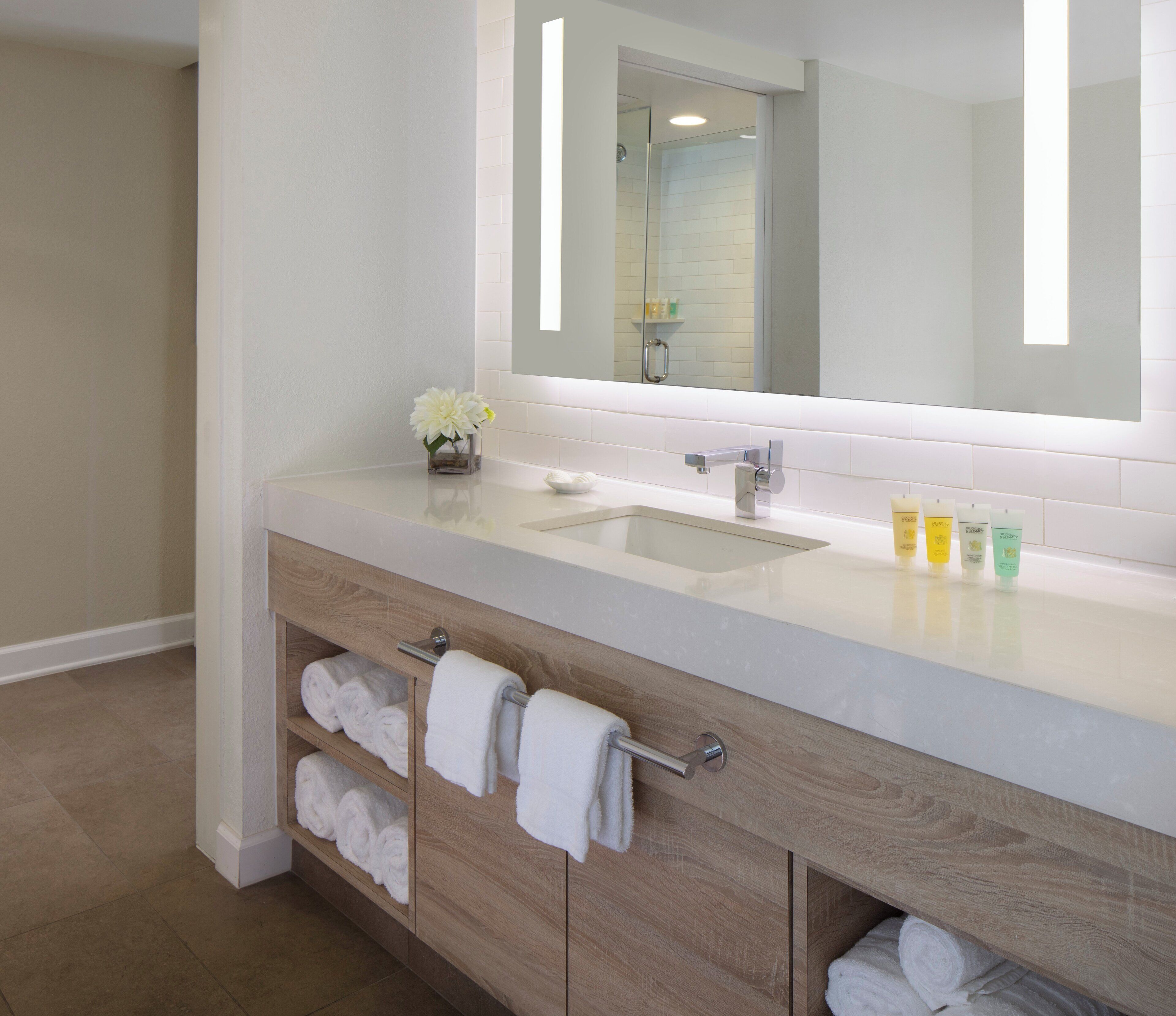 combined shower/bathtub, free toiletries, hair dryer, towels