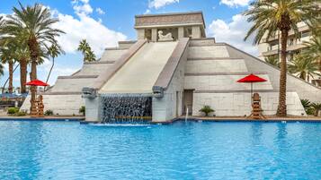 2 piscine all'aperto