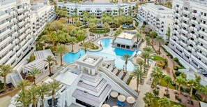 2 udendørs pools