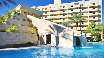 2 piscine all'aperto