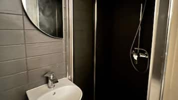 Shower, rainfall showerhead, free toiletries, hair dryer