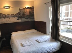 Ensuite Double Room | Hypo-allergenic bedding, memory foam beds, individually decorated