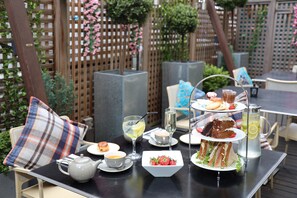 Breakfast, lunch, dinner served; Italian cuisine, garden views - Hotel Indigo London Hyde Park Paddington by IHG (London)