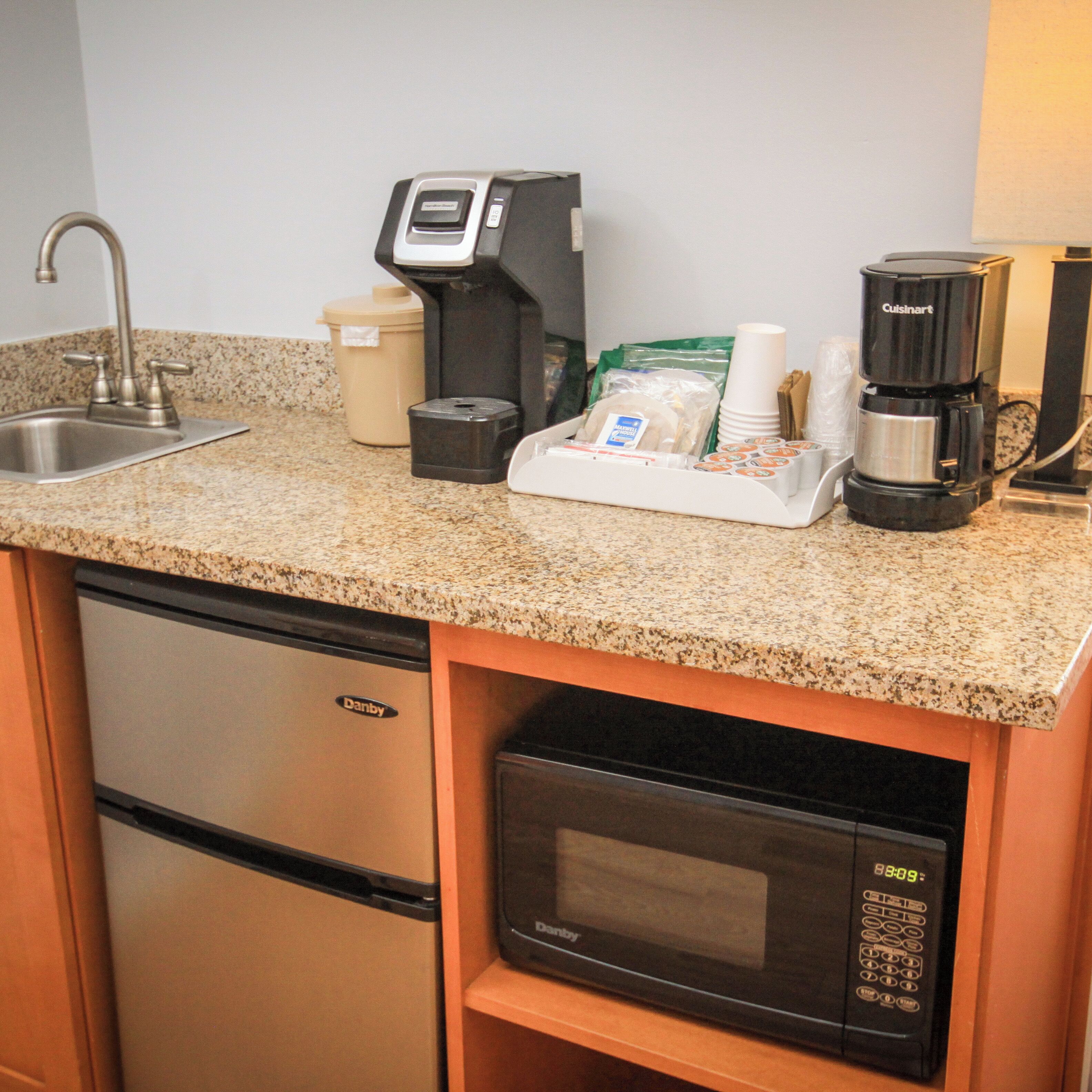 premium suite, 1 bedroom, harbour view | private kitchenette | coffee/tea maker