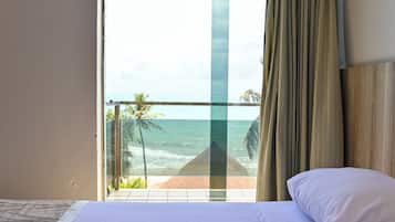 Apartamento Vista Mar | Minibar, in-room safe, rollaway beds, free WiFi