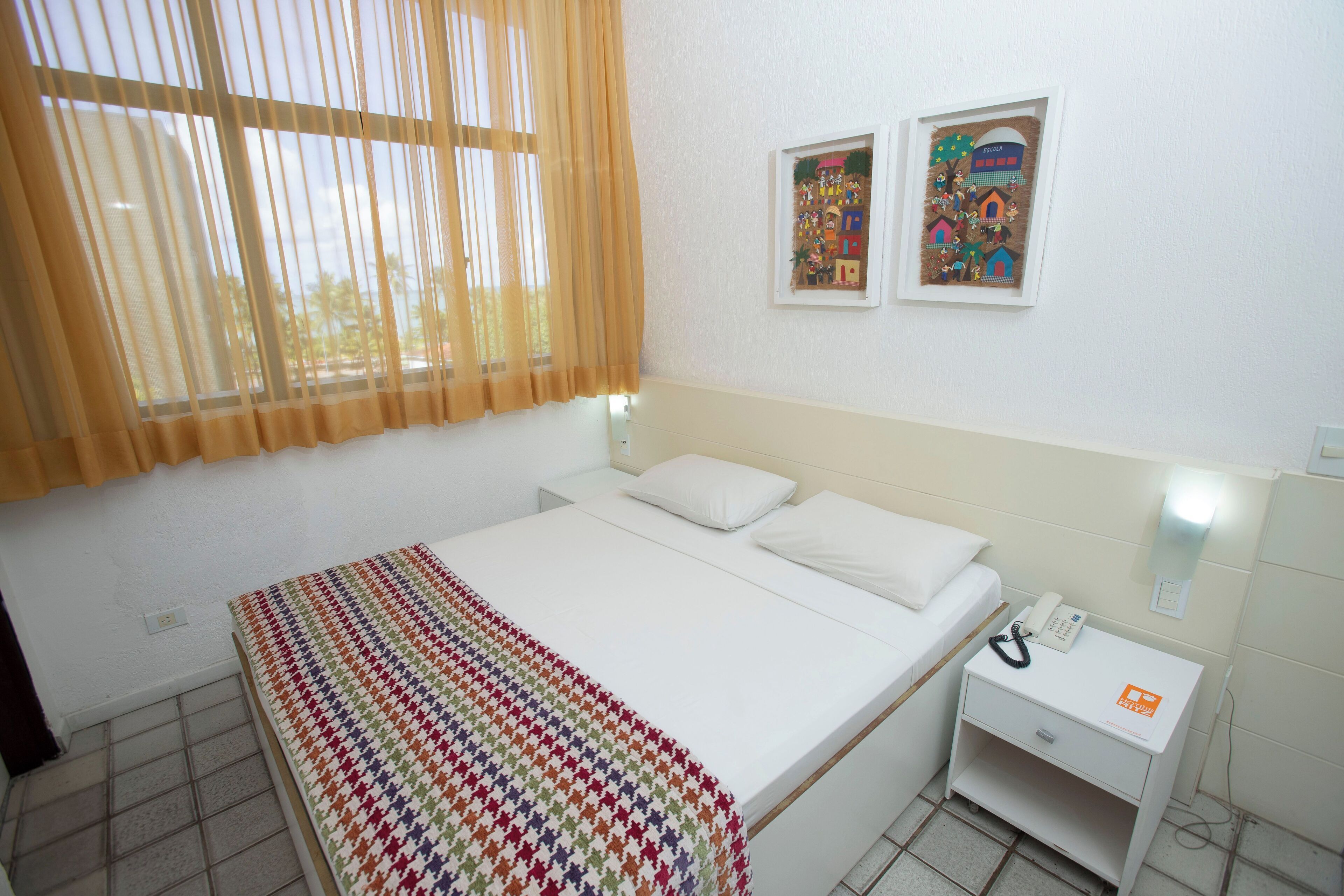 Chambre Standard | Salle de bain | Douche, sèche-cheveux, serviettes fournies