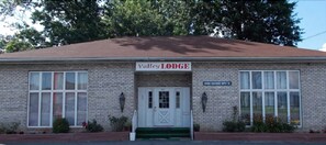 Property entrance - Valley Lodge Motel (Selinsgrove)