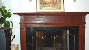 Desk, WiFi (free), individually decorated, individually furnished - Valley Lodge Motel (Selinsgrove)