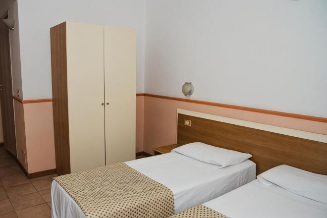 Edredones de plumas, wifi gratis, ropa de cama