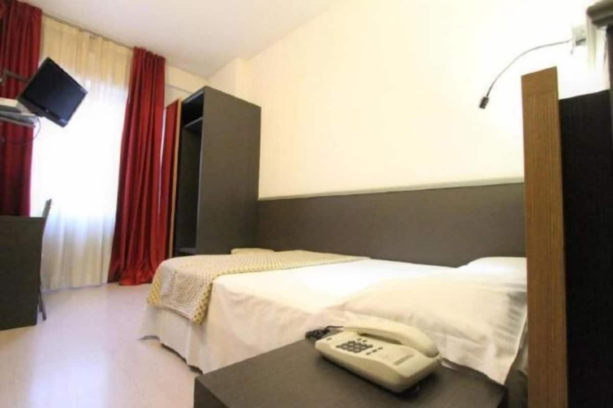 Down duvets, free WiFi, bed sheets