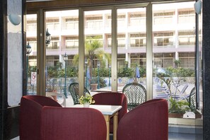 Ferdiglaget frokost hver dag (EUR 10 per person)