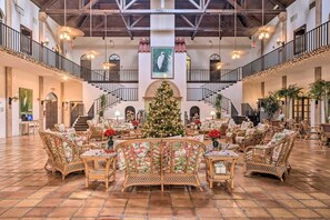 Deluxe Cottage, Private Bathroom (Queen+Sofa Cottage) | Lobi