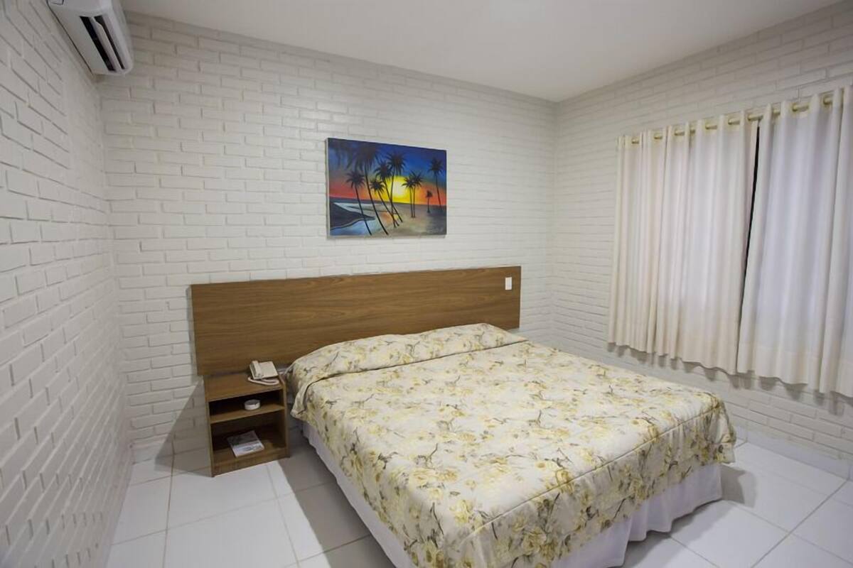 Cribs (free), rollaway beds (free), WiFi (free)