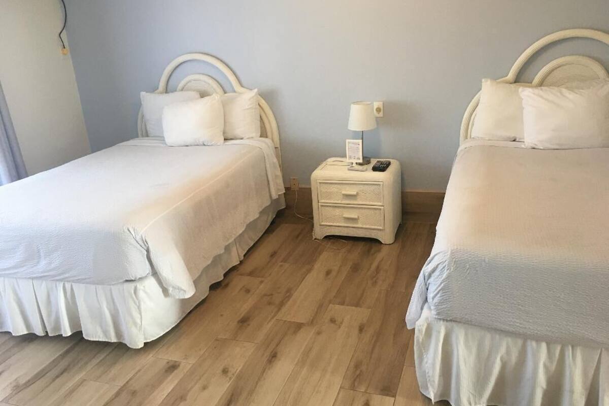 standard hibiscus room | individually decorated, individually furnished, free wifi, bed sheets