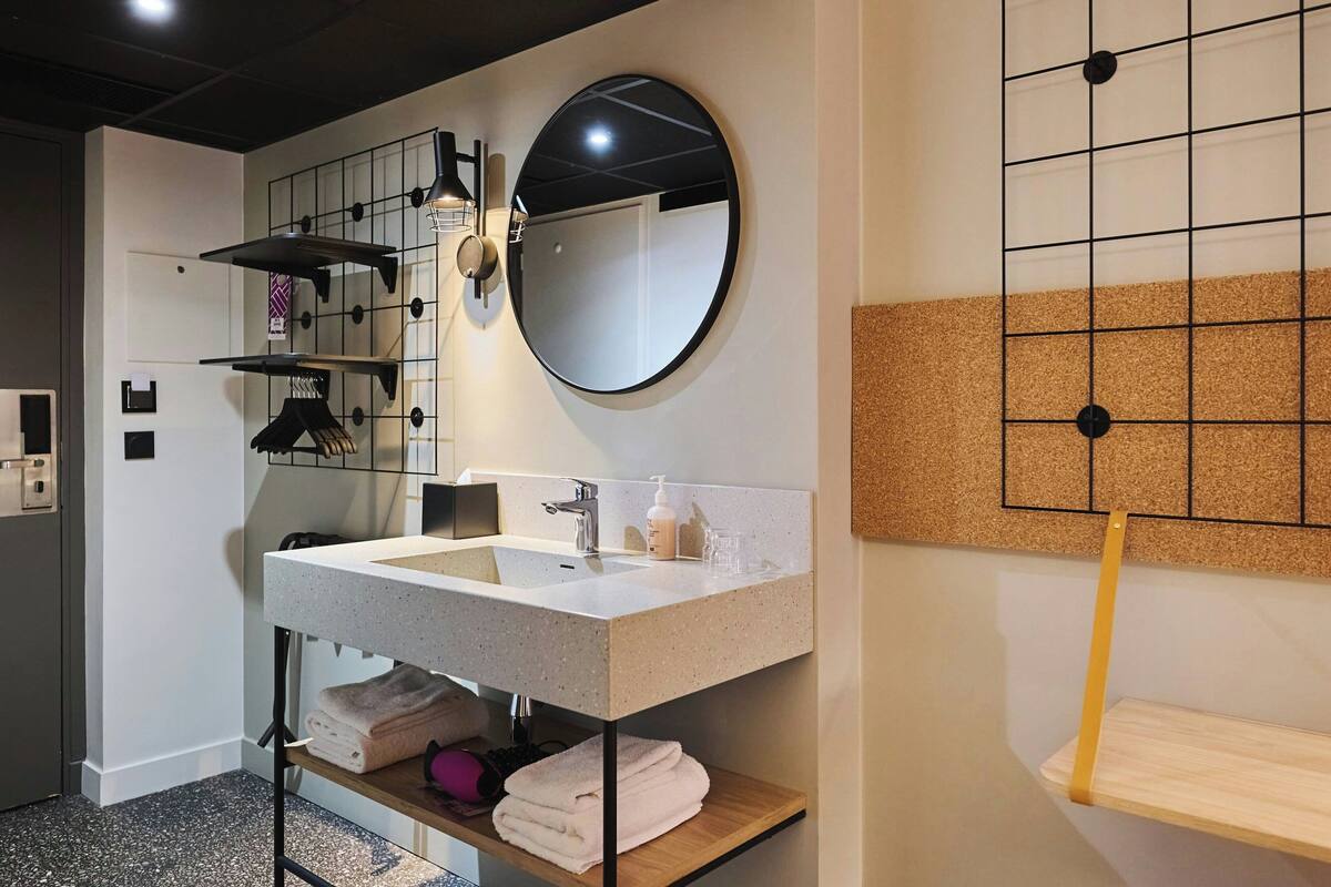 room, 2 single beds | bathroom | shower, rainfall showerhead, hair dryer, towels