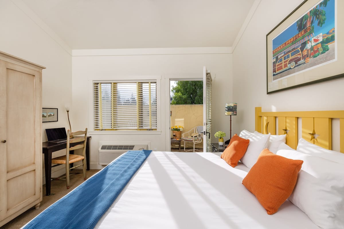 patio king guestroom | desk, iron/ironing board, free wifi, bed sheets