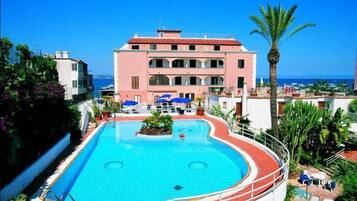 Seasonal outdoor pool