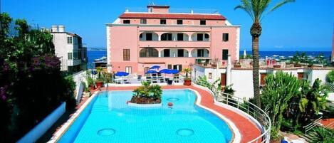 Sesongbasert utendørsbasseng