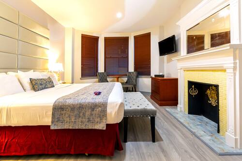 One King Bed, Standard