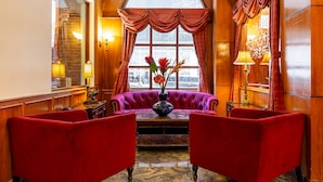 Lobby-lounge