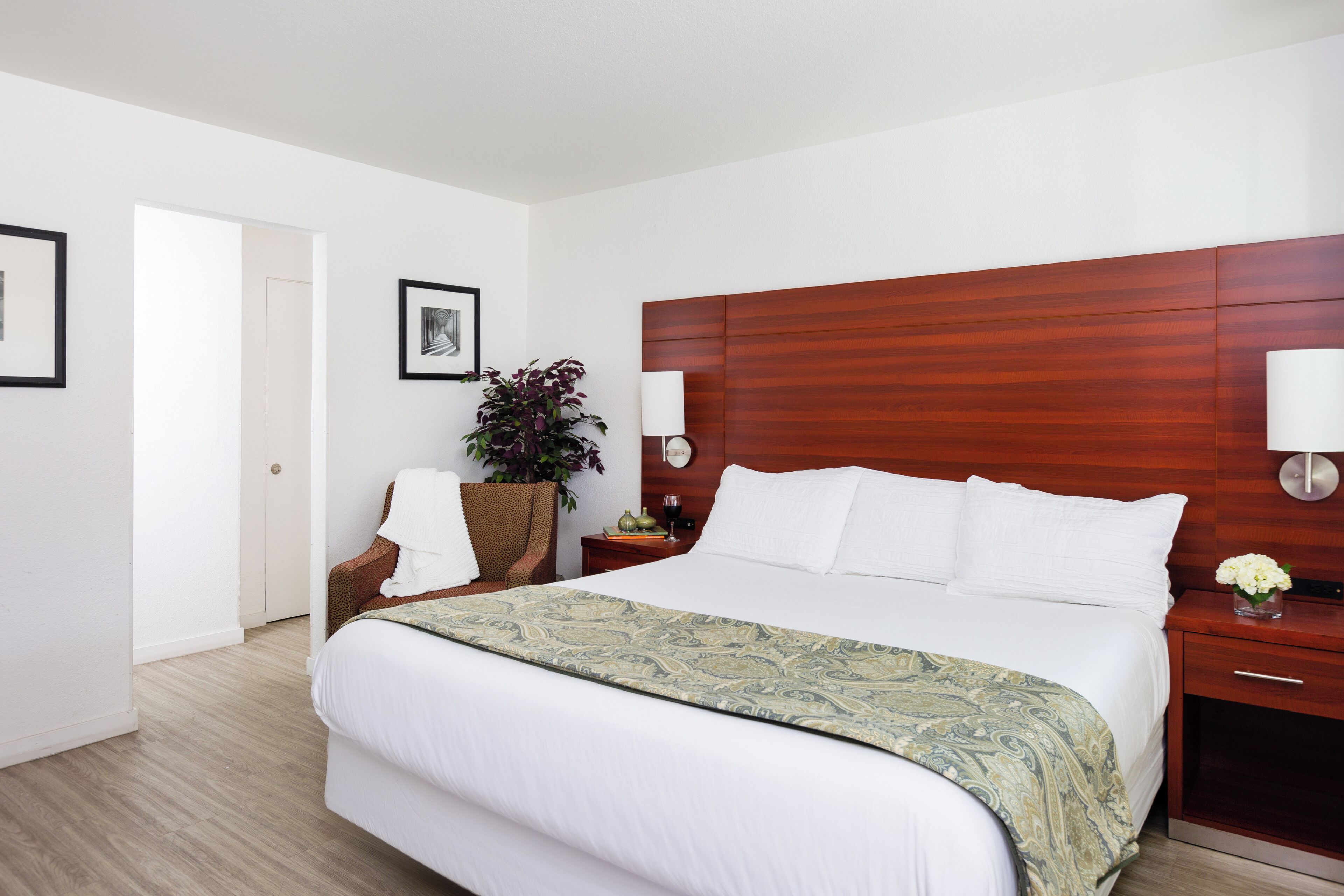 King | In-room safe, desk, laptop workspace, blackout drapes