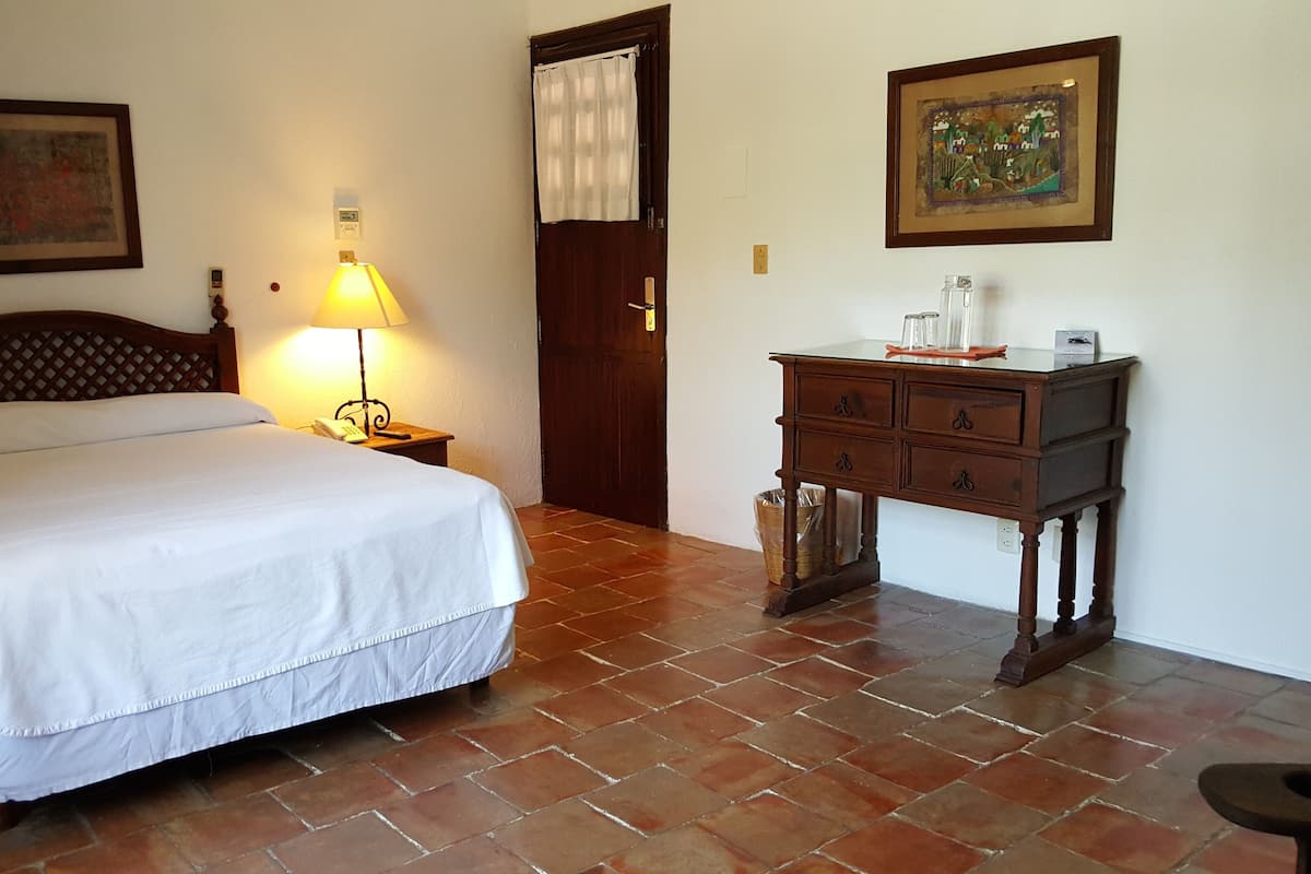 Standard Full | 1 bedroom, in-room safe, desk, iron/ironing board