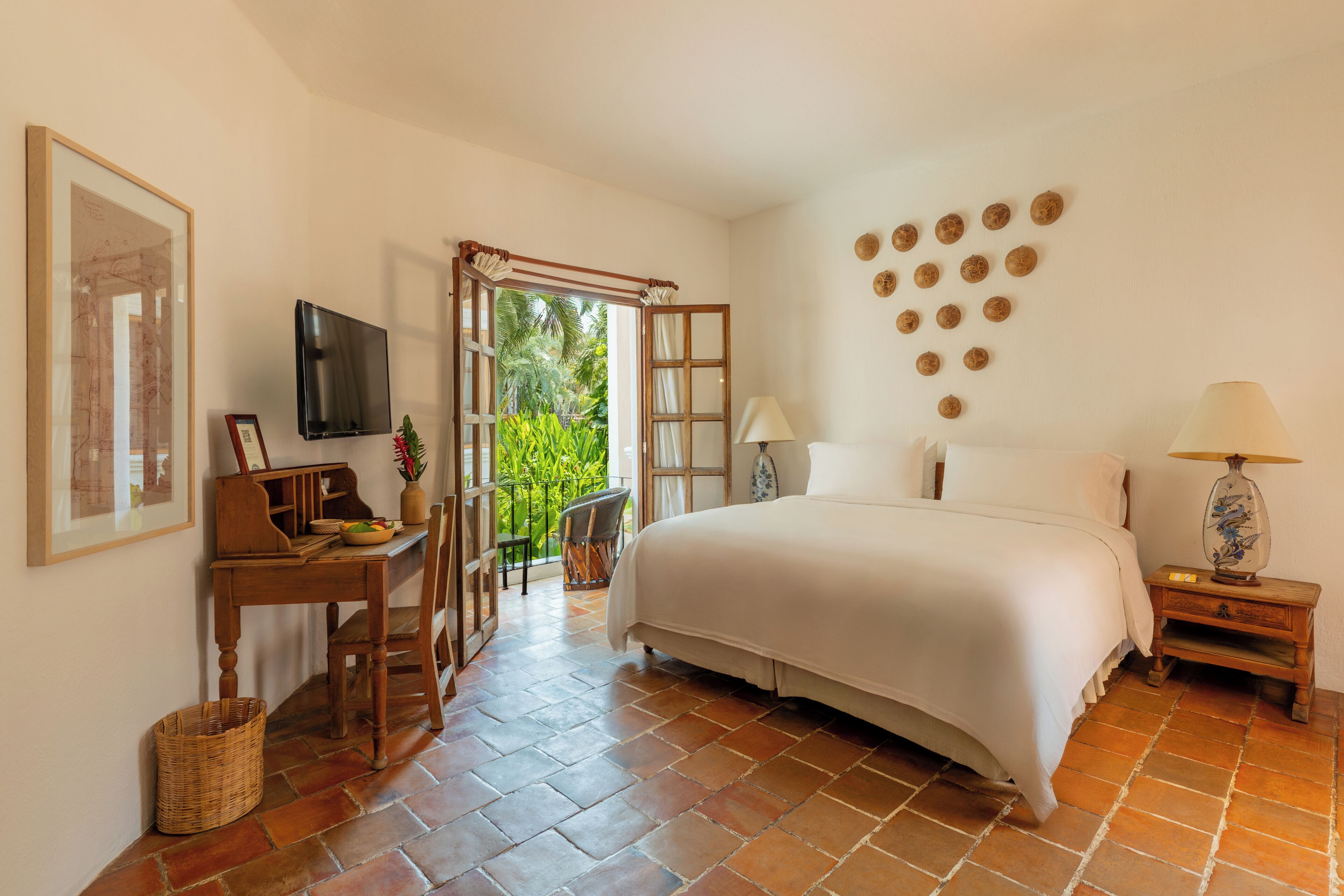 In-room safe, desk, iron/ironing board, bed sheets