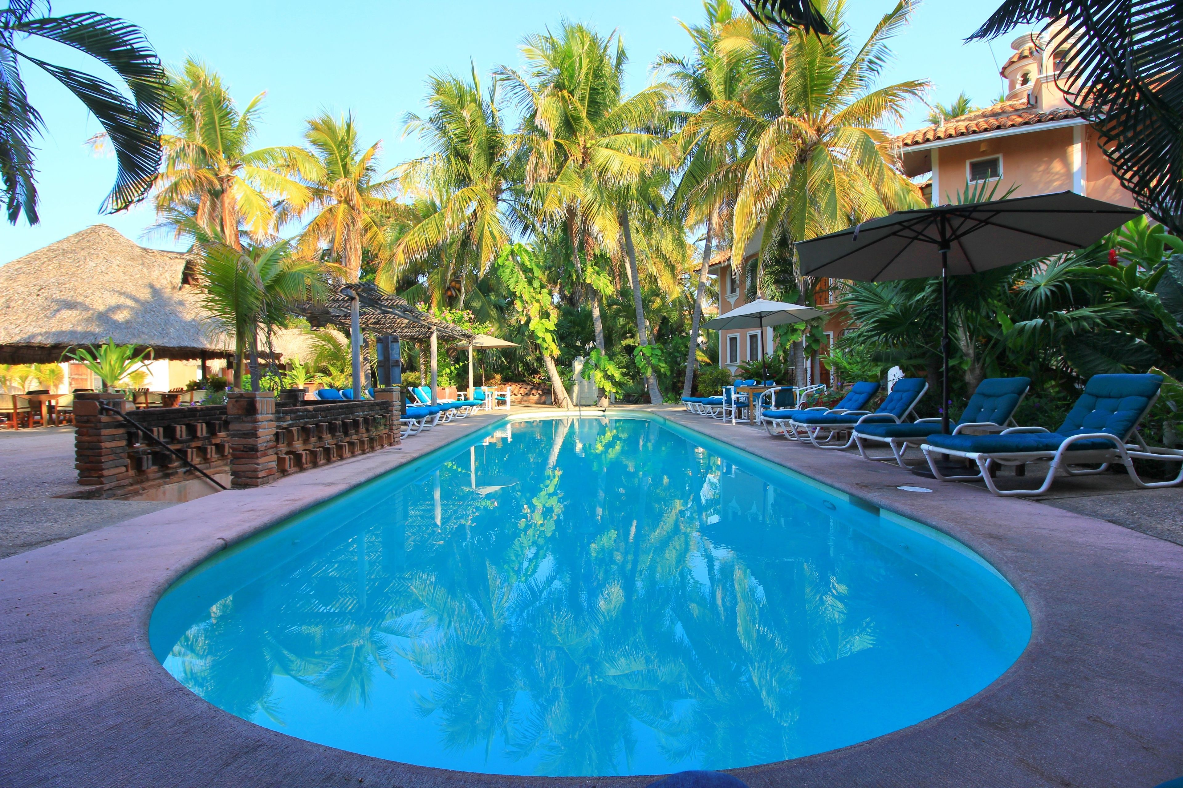 3 hồ bơi ngoài trời, dù/ô trên bãi biển/hồ bơi 