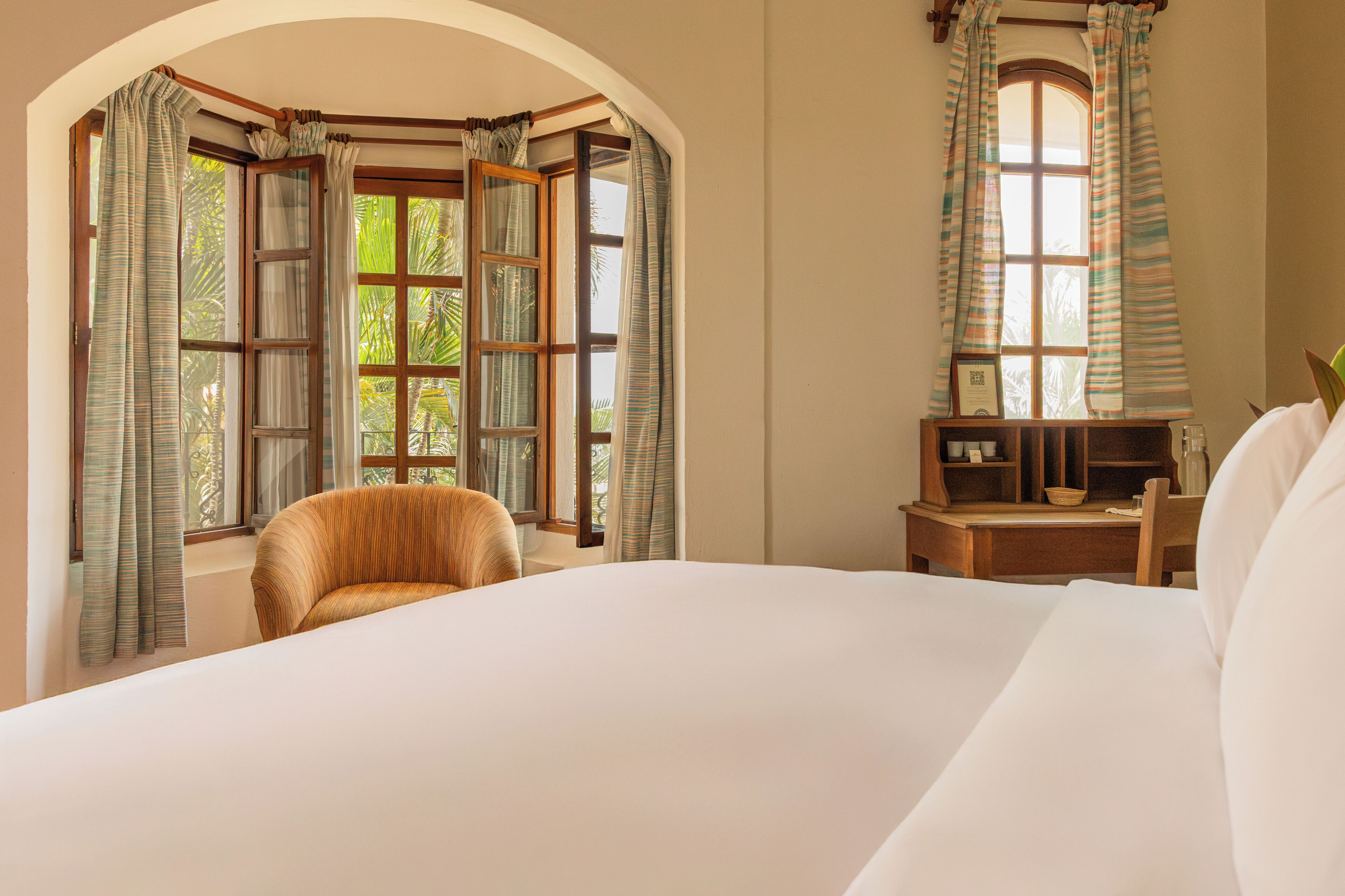 In-room safe, desk, iron/ironing board, bed sheets