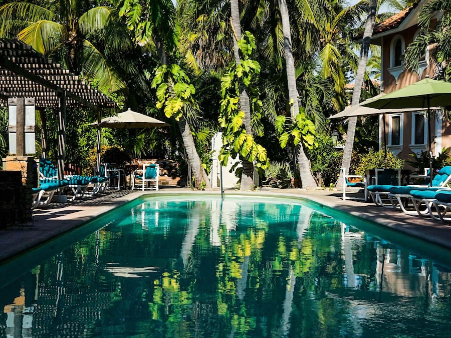 3 piscinas al aire libre, sombrillas