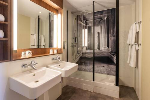 Superior Room, 1 King Bed with Sofa bed | Bathroom | Deep soaking tub, eco-friendly toiletries, hair dryer, towels