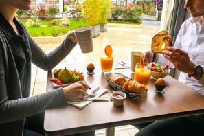 Daily buffet breakfast (EUR 15.9 per person) - Campanile Paris CDG Airport Villepinte (Roissy-en-France)