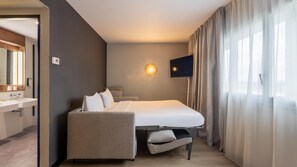 Chambre supérieure, 1 très grand lit et 1 canapé-lit | Literie de qualité, bureau, espace de travail pour ordinateurs portables