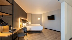 Chambre supérieure, 1 très grand lit et 1 canapé-lit | Literie de qualité, bureau, espace de travail pour ordinateurs portables