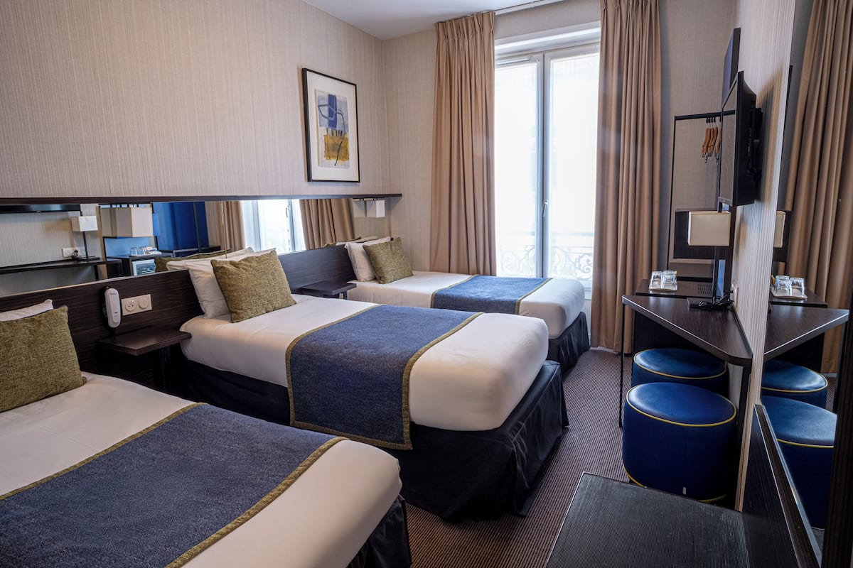 Triple Room | Minibar, in-room safe, WiFi