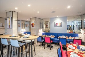 Frokostbuffé hver dag (EUR 14 per person)