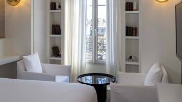 Chambre Deluxe, 1 grand lit | Literie de qualité supérieure, coffres-forts dans les chambres