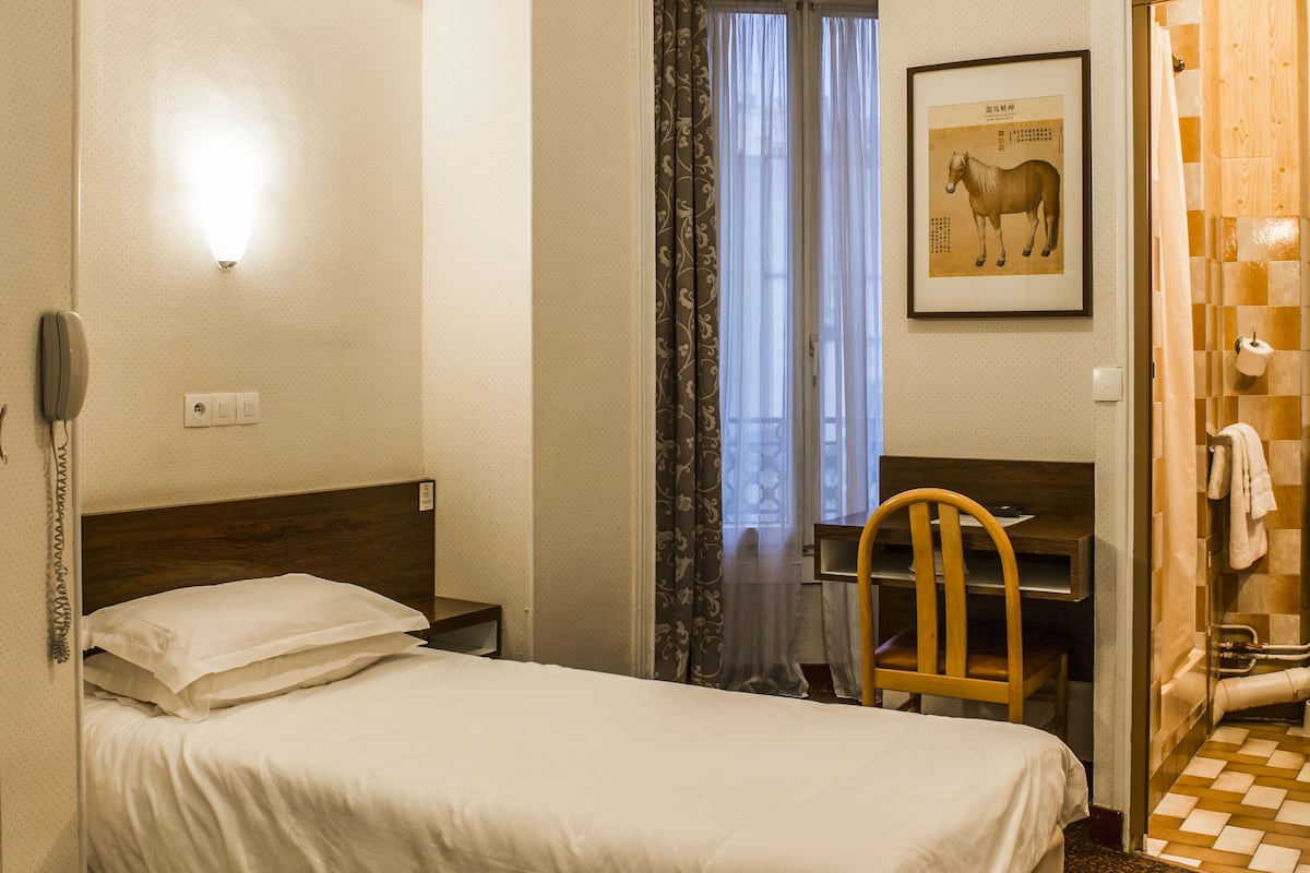 Single Room | In-room safe, desk, rollaway beds (surcharge), WiFi (free)