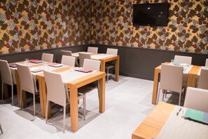 Petit déjeuner buffet servi tous les jours en supplément