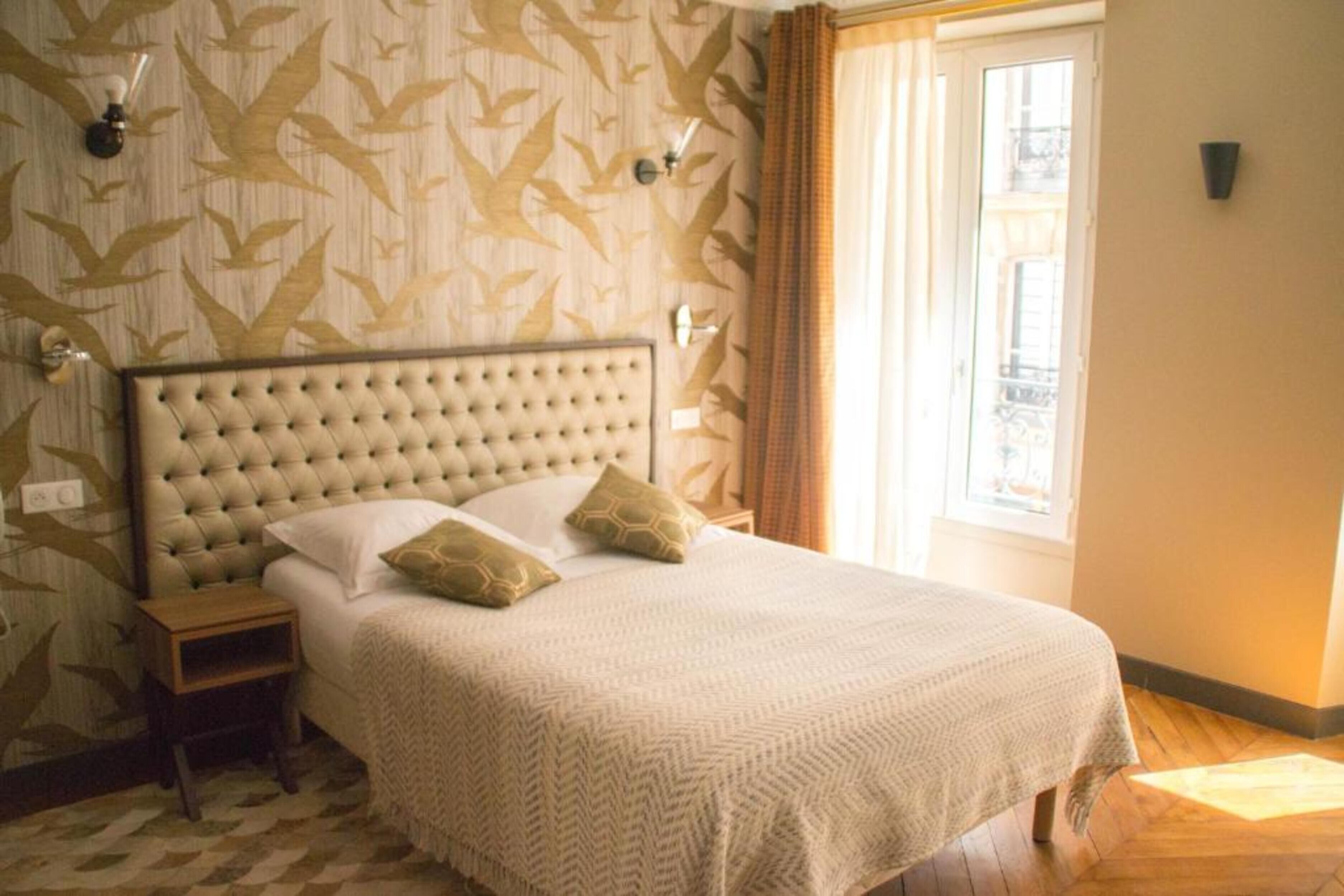 Double Room | 1 bedroom, premium bedding, in-room safe, desk