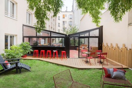 Exterior. Hotel Izzy
