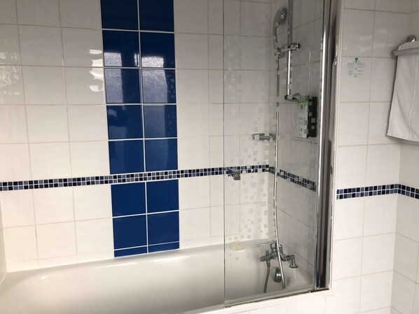 Eco-friendly toiletries, hair dryer, towels - Kyriad Paris 13 - Italie Gobelins (Paris)