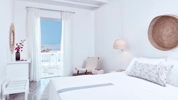 In-room safe, soundproofing, free WiFi, bed sheets