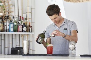 Poolside bar - Mr & Mrs White Paros (Paros)