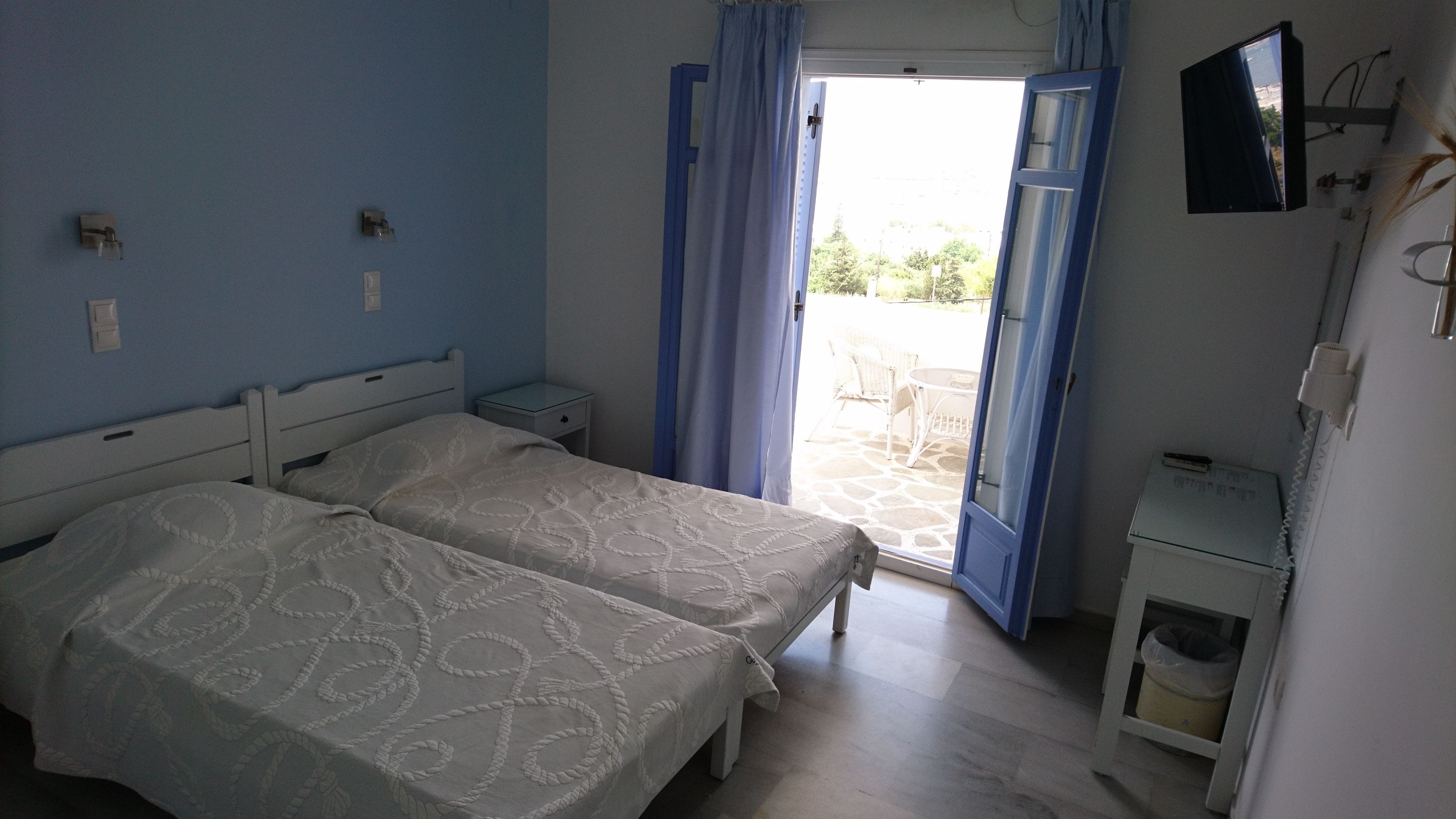 standard double or twin room | minibar, in-room safe, desk, soundproofing