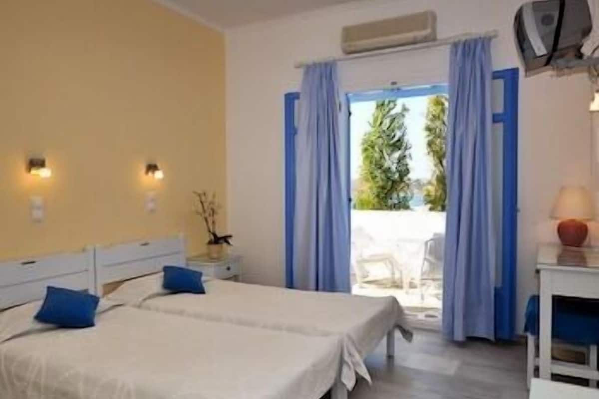 minibar, in-room safe, desk, soundproofing