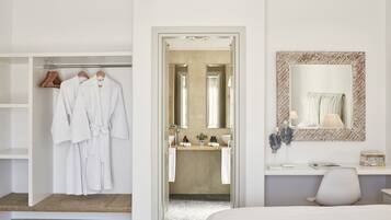 Experience Suite | Premium bedding, minibar, in-room safe, blackout curtains