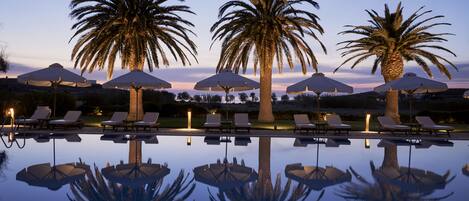 Bar en bord de piscine